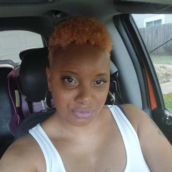 Meet your Posher, Sandy - Picture 1 of 2